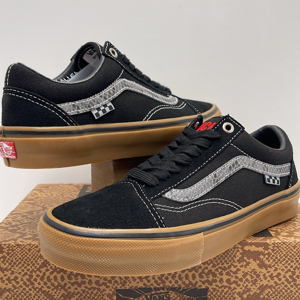 Vans Men’s Skate Old Skool Hockey Skateboards Black/ VN0A5FCB18J
Sneakers